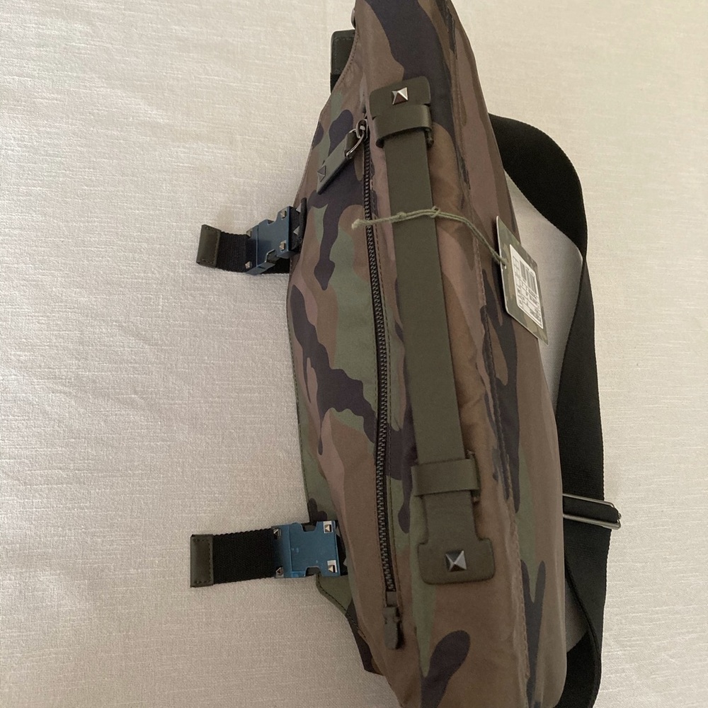 Valentino Garavani Camouflage Messenger Bag NWT - Picture 11 of 16